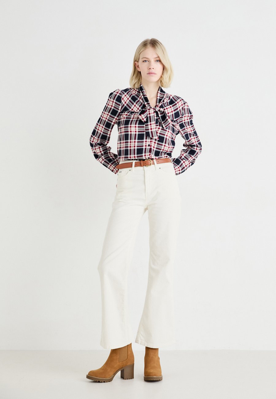 Ремень Pieces PCOLINE JEANS BELT 2 PACK, Black/Cognac/Black
Ремень Pieces PCOLINE JEANS BELT 2 PACK, Black/Cognac/Black