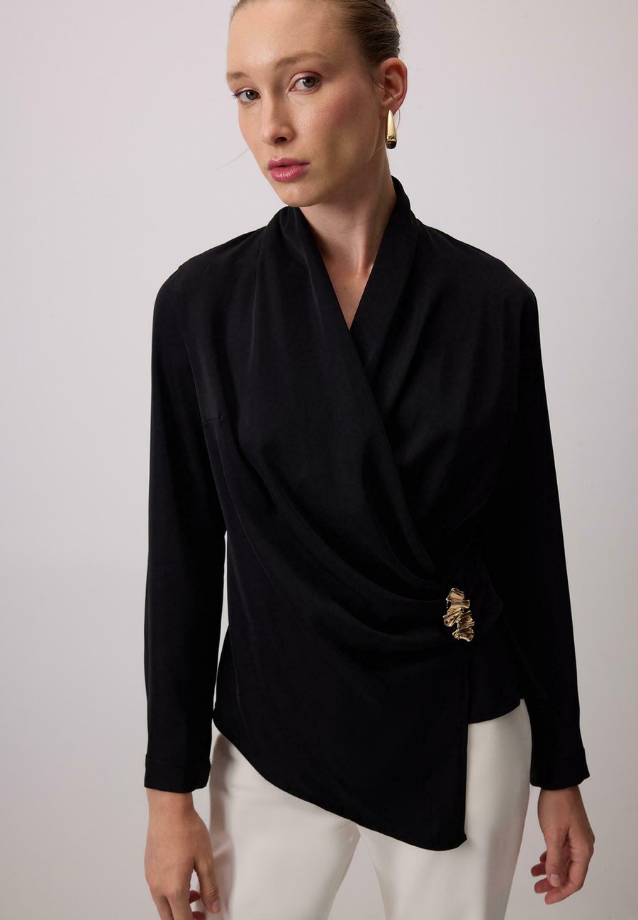 Блуза Touché Privé DRAPED, Black
Блуза Touché Privé DRAPED, Black