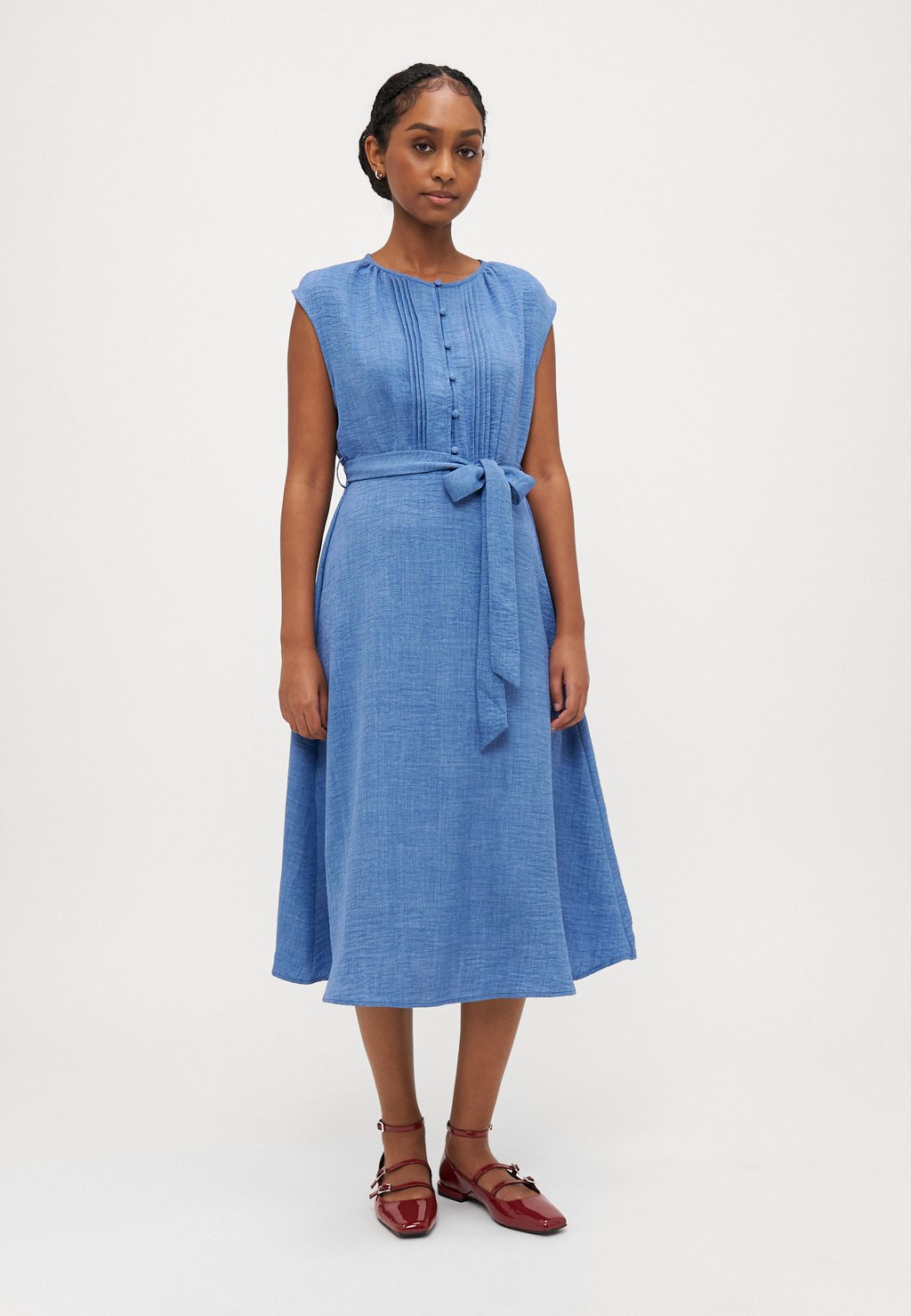 Платье-рубашка VMMELONY BELT CALF DRESS Vero Moda Petite, синий
Платье-рубашка VMMELONY BELT CALF DRESS Vero Moda Petite, синий