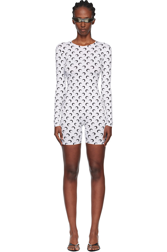 Marine Serre Белый комбинезон из переработанной ткани с рисунком луны, короткий комбинезон
Marine Serre Белый комбинезон из переработанной ткани с рисунком луны, короткий комбинезон