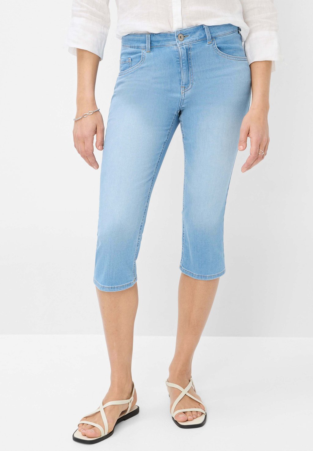 Джинсовые шорты STYLE SHAKIRA BRAX, цвет Used Bleached Blue 
Джинсовые шорты STYLE SHAKIRA BRAX, цвет Used Bleached Blue