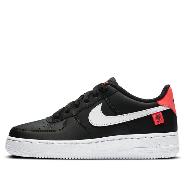 Кроссовки air force 1 '07 low 'worldwide pack - black flash crimson' Nike, черный
Кроссовки air force 1 '07 low 'worldwide pack - black flash crimson' Nike, черный