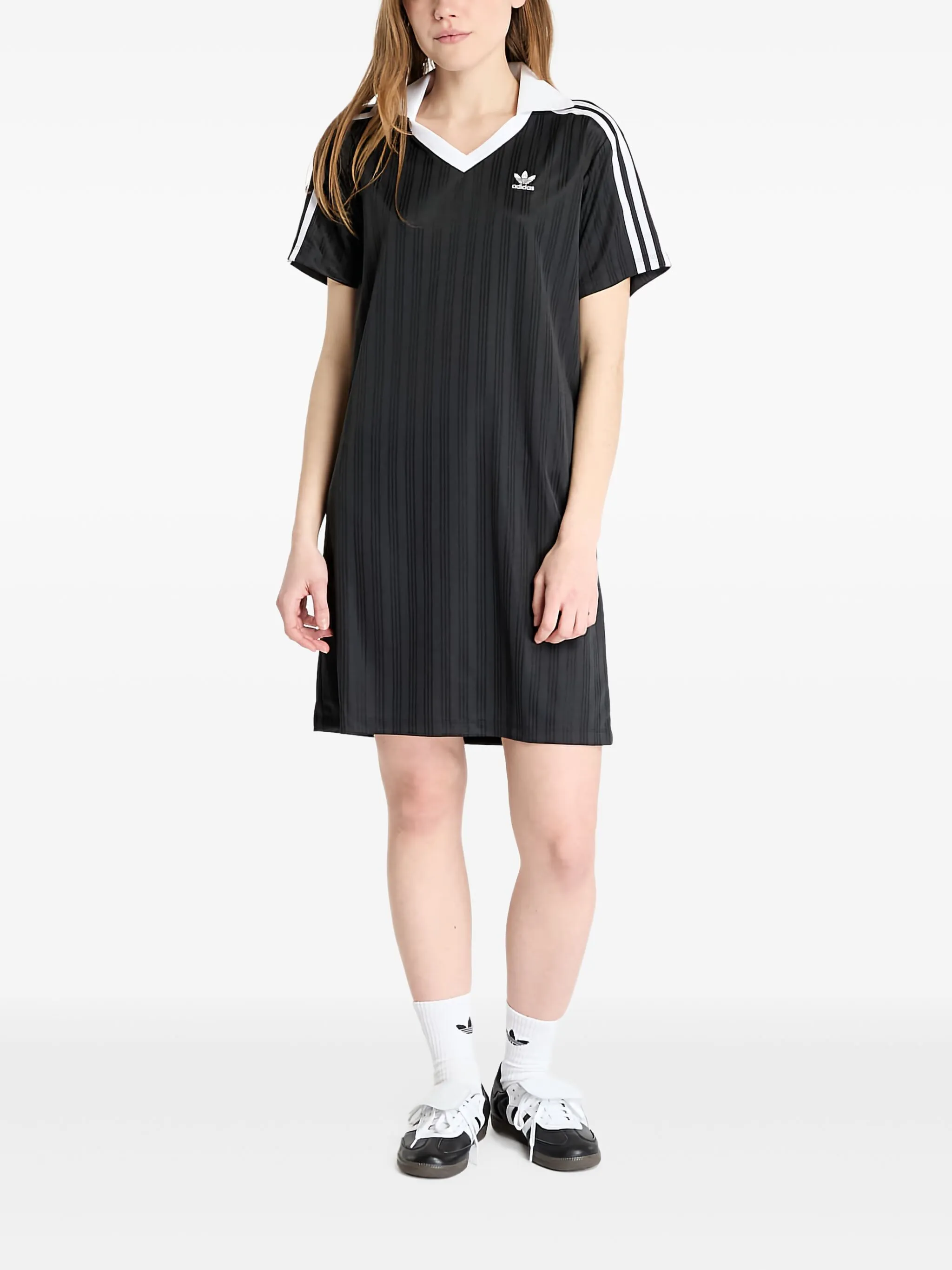 Жаккардовое платье мини с V-образным вырезом Adidas, черный
Жаккардовое платье мини с V-образным вырезом Adidas, черный