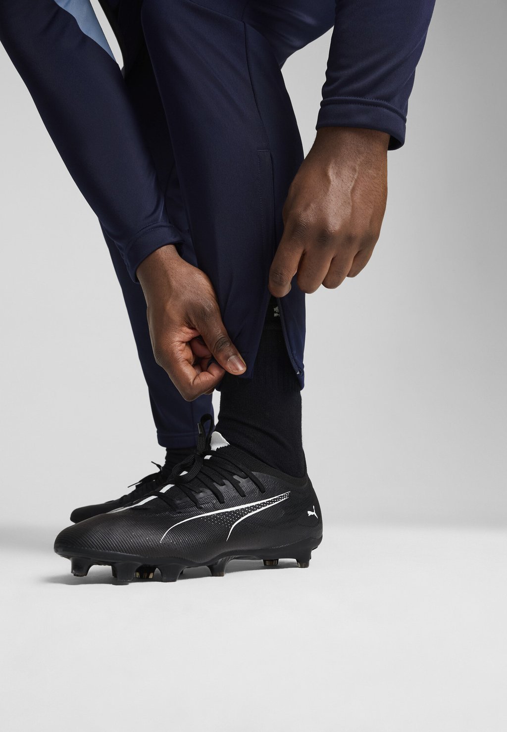 Спортивный костюм INDIVIDUALLIGA TRACKSUIT SET Puma, темно-синий 
Спортивный костюм INDIVIDUALLIGA TRACKSUIT SET Puma, темно-синий