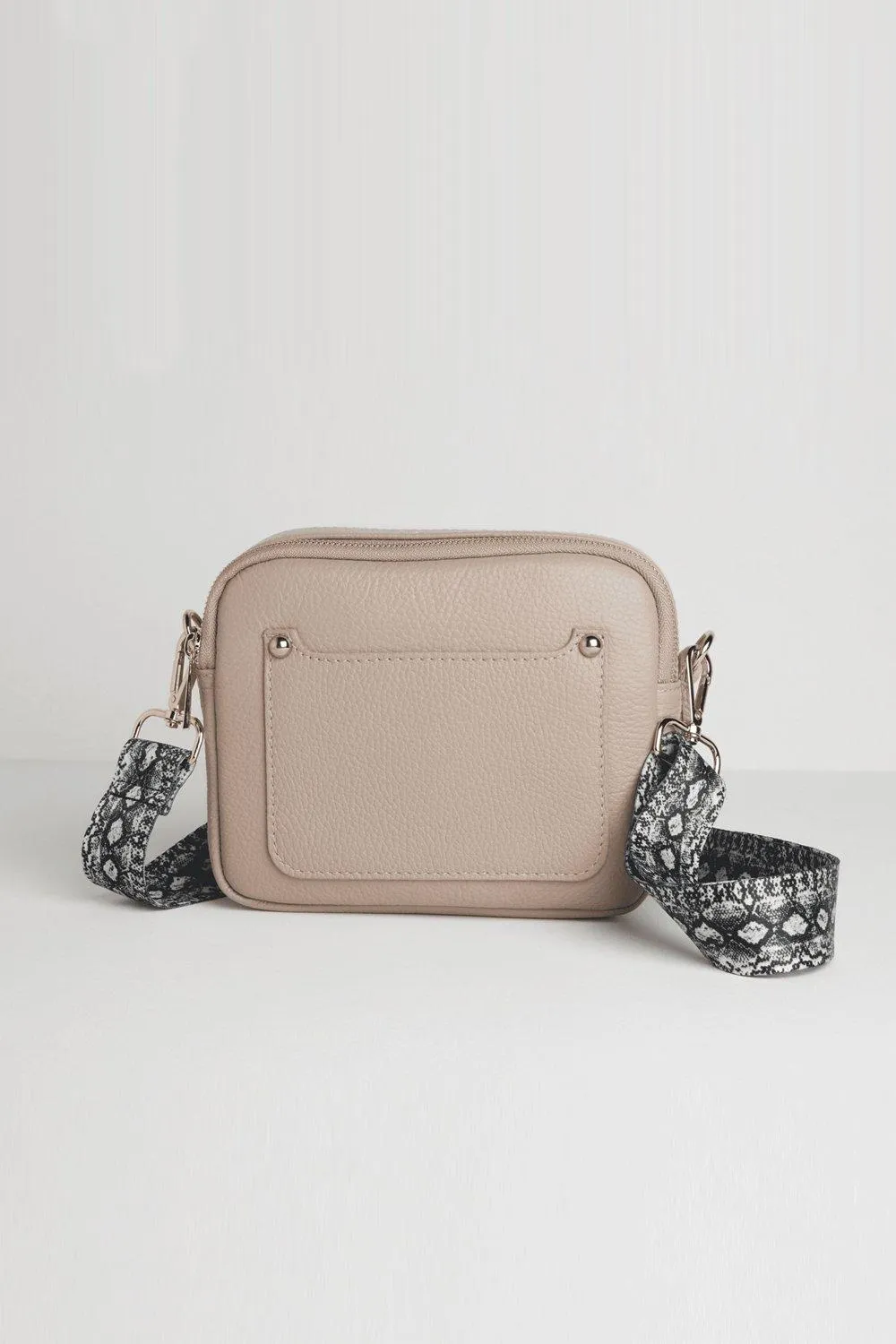 Сумка через плечо со змеиным принтом на ремешке Betsy & Floss, розовый
Сумка через плечо со змеиным принтом на ремешке Betsy & Floss, розовый