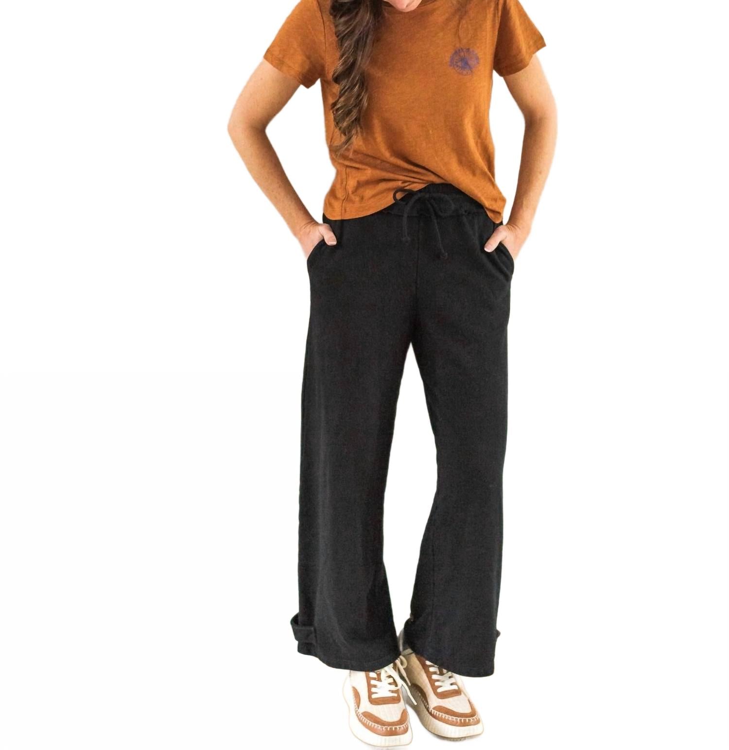 Брюки Parachute от Electra в черном цвете PROJECT SOCIAL T
Брюки Parachute от Electra в черном цвете PROJECT SOCIAL T