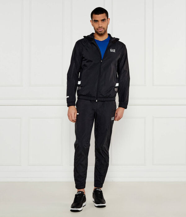 Спортивный костюм мужской Ea7 с логотипами, черный
Спортивный костюм мужской Ea7 с логотипами, черный
