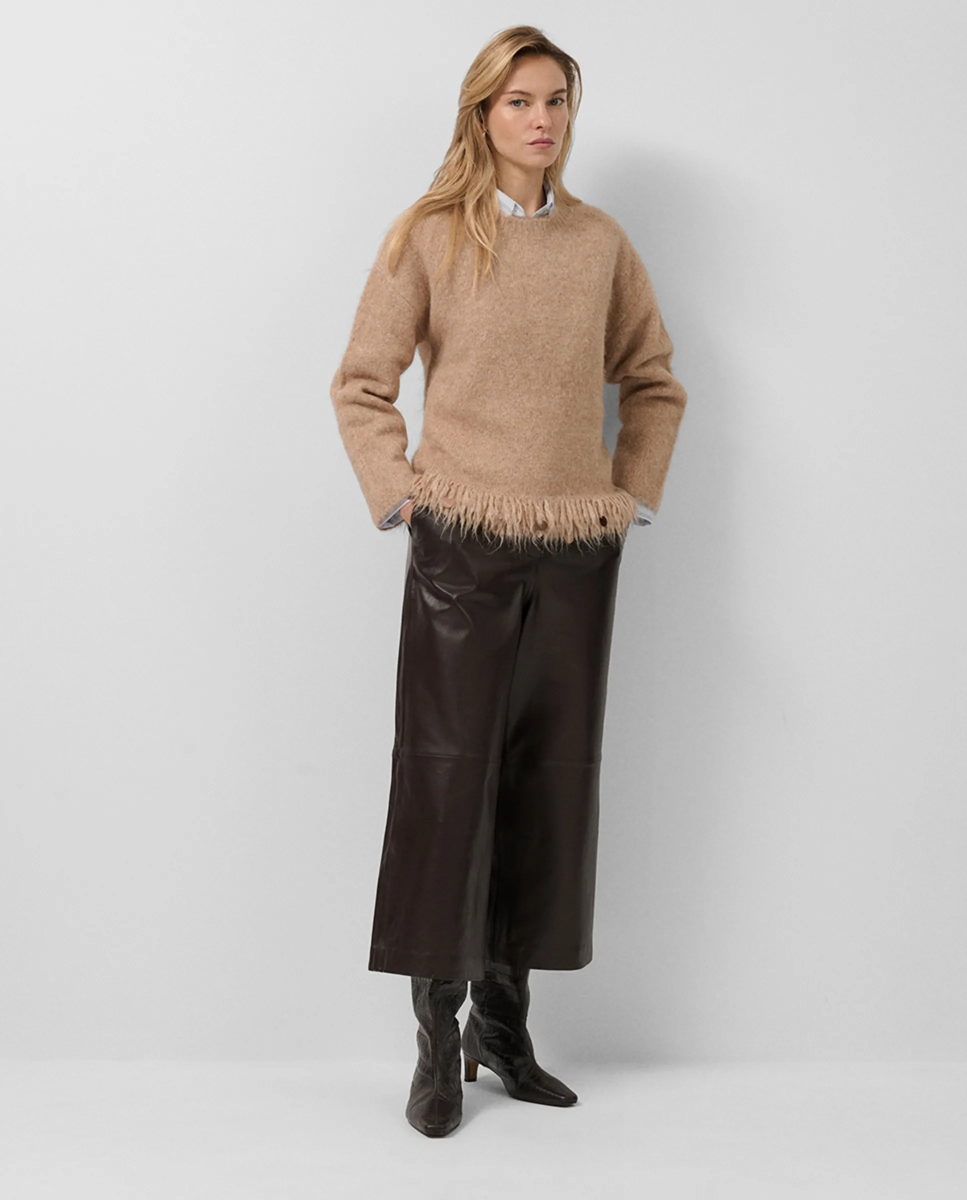 Женская оверсайтовая футболка с бахромой Roberto Verino, светло-коричневый
Женская оверсайтовая футболка с бахромой Roberto Verino, светло-коричневый