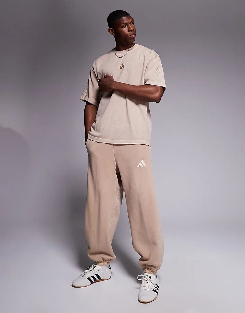 Спортивные брюки Adidas Sportswear бежевого цвета
Спортивные брюки Adidas Sportswear бежевого цвета
