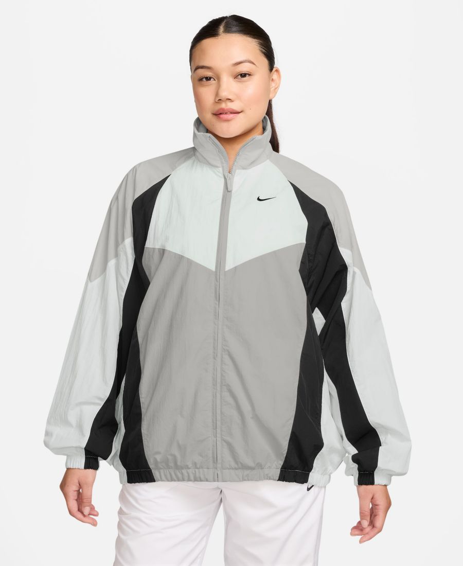 Женская спортивная куртка Sportswear с цветовыми блоками и свободным кроем Nike, Vast Grey/summit White/black/black
Женская спортивная куртка Sportswear с цветовыми блоками и свободным кроем Nike, Vast Grey/summit White/black/black