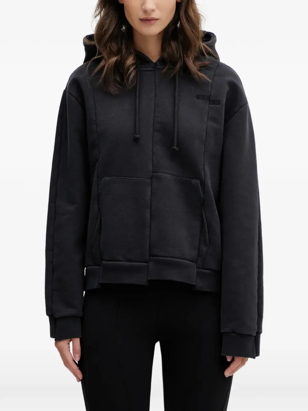 Худи с кулиской VETEMENTS, черный
Худи с кулиской VETEMENTS, черный