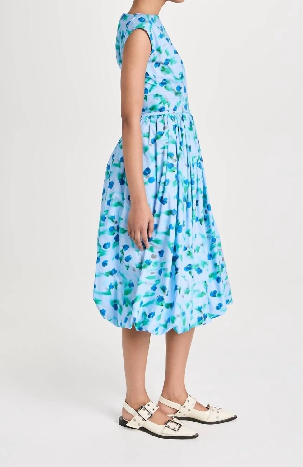 Синее платье-миди без рукавов с принтом Reverie Marni
Синее платье-миди без рукавов с принтом Reverie Marni