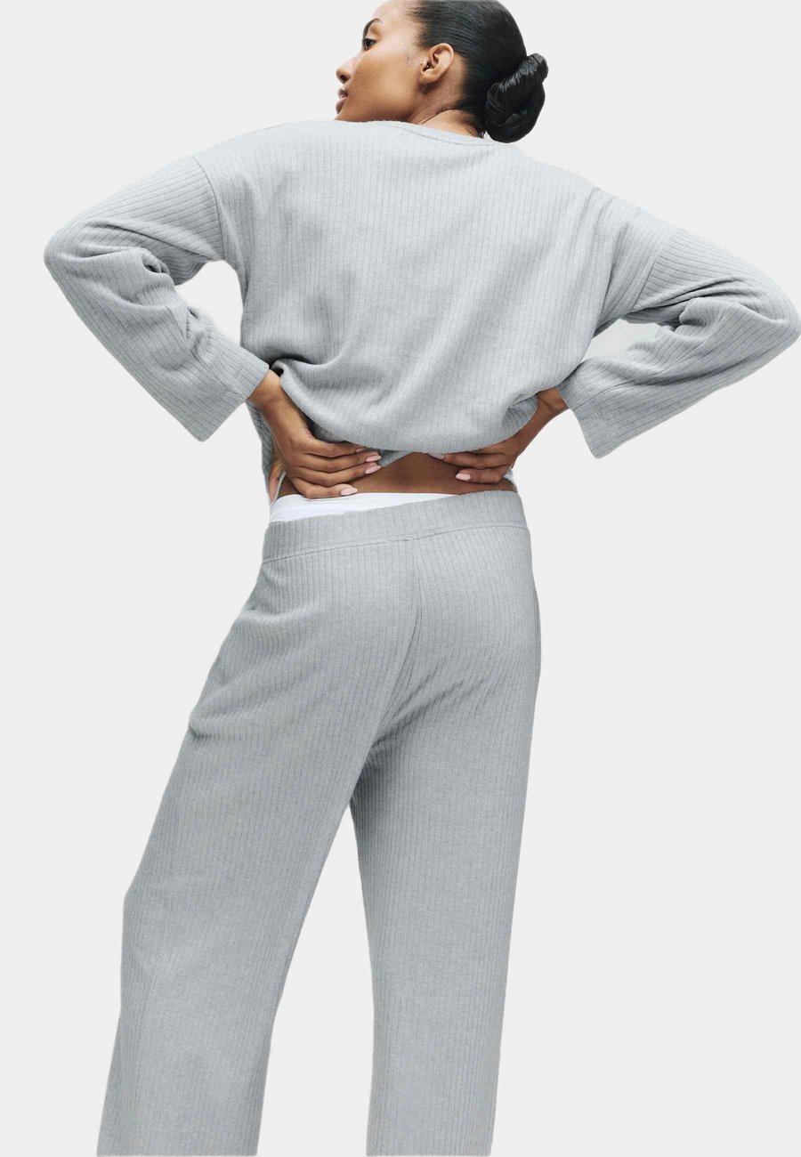 Пижамный топ Marks & Spencer CREW NECK LONG SLEEVE, Grey
Пижамный топ Marks & Spencer CREW NECK LONG SLEEVE, Grey