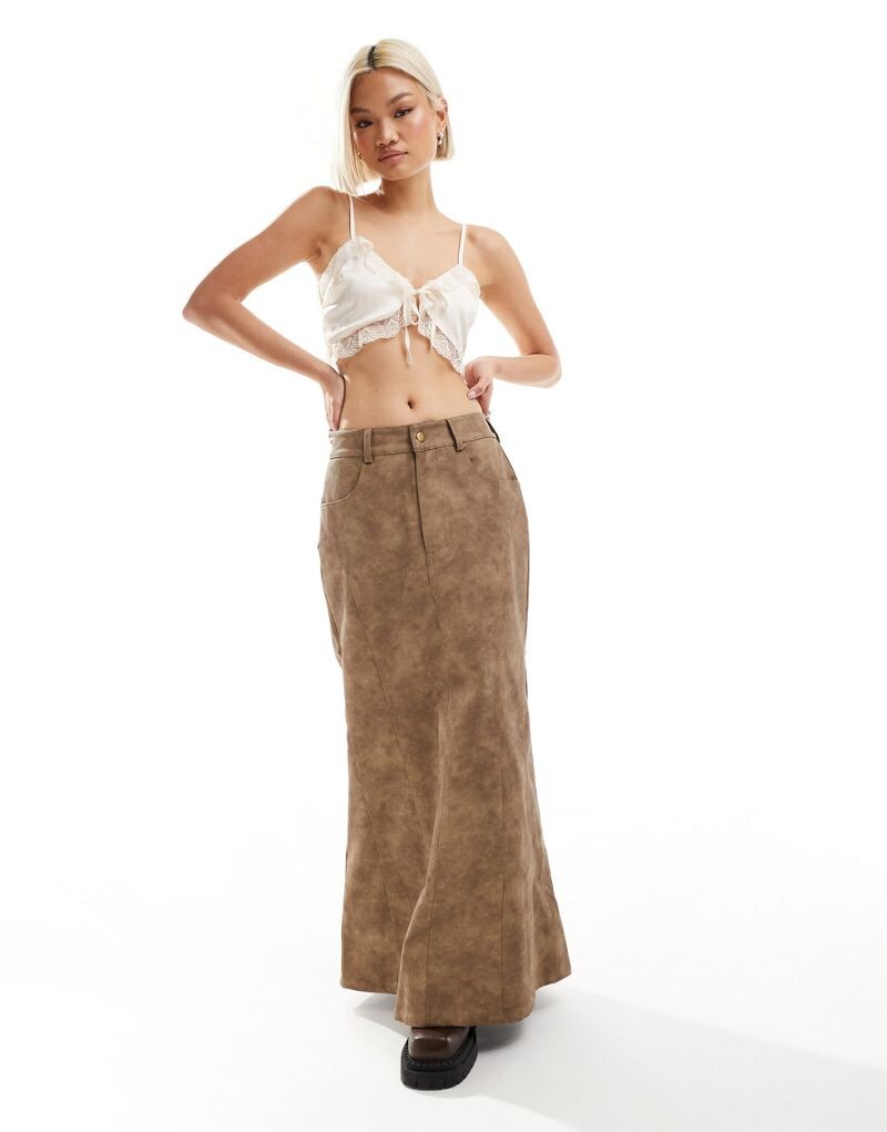 Белая майка с завязками спереди и кружевом Reclaimed Vintage
Белая майка с завязками спереди и кружевом Reclaimed Vintage