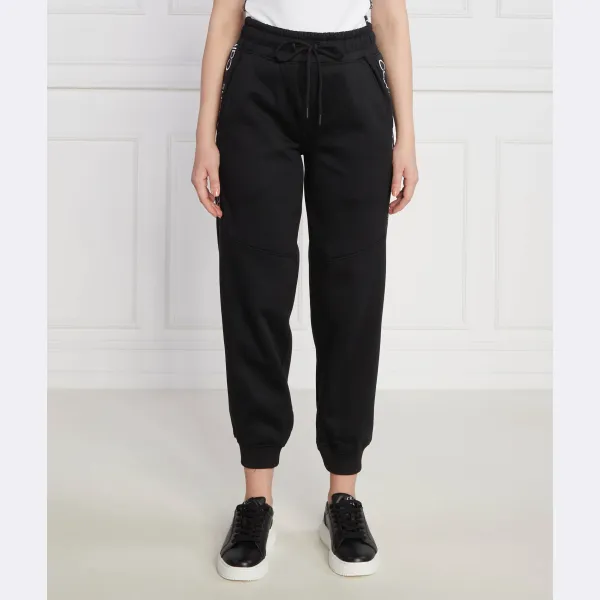 Спортивные брюки стандартного кроя Calvin Klein, черный
Спортивные брюки стандартного кроя Calvin Klein, черный