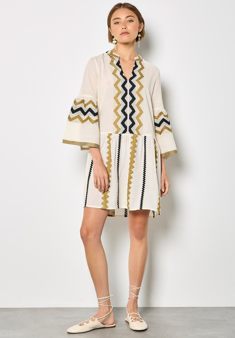 Платье Apricot EMBROIDERED CHEVRON STRIPE LIGHTWEIGHT MINI, Stone
Платье Apricot EMBROIDERED CHEVRON STRIPE LIGHTWEIGHT MINI, Stone