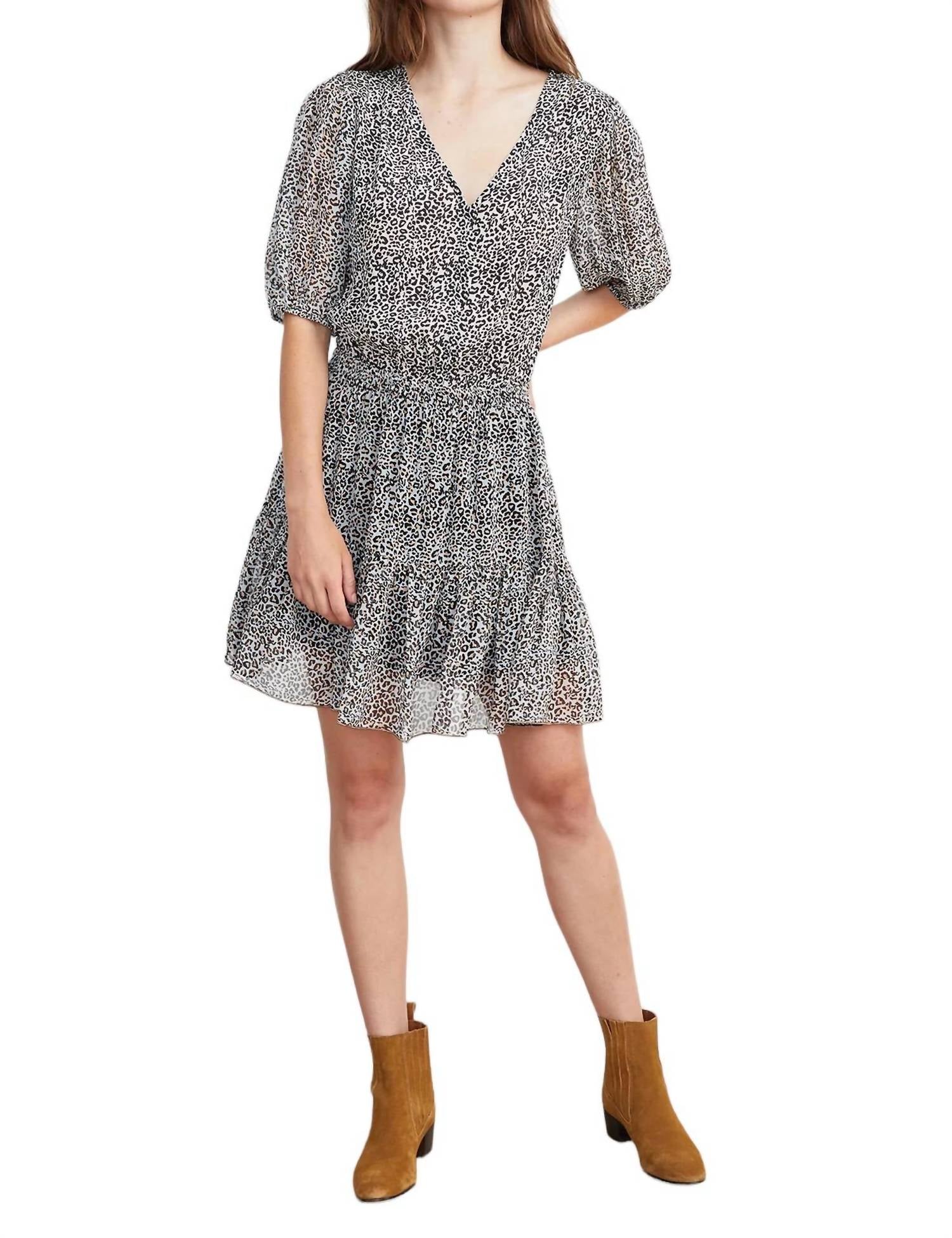 Мини-платье Saskia с леопардовым принтом Velvet By Graham & Spencer, Leopard
Мини-платье Saskia с леопардовым принтом Velvet By Graham & Spencer, Leopard