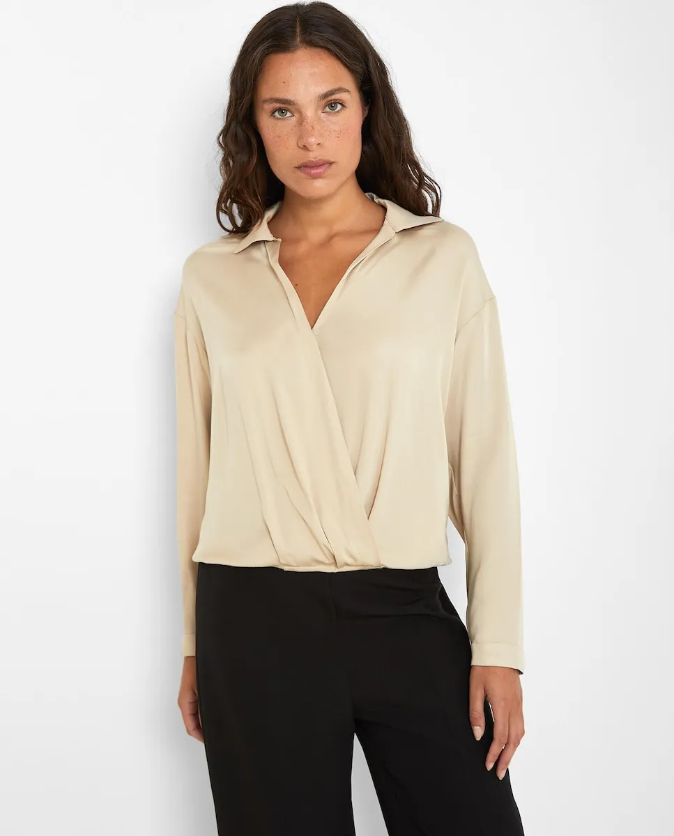 Женская атласная рубашка-халат Trucco, бежевый
Женская атласная рубашка-халат Trucco, бежевый