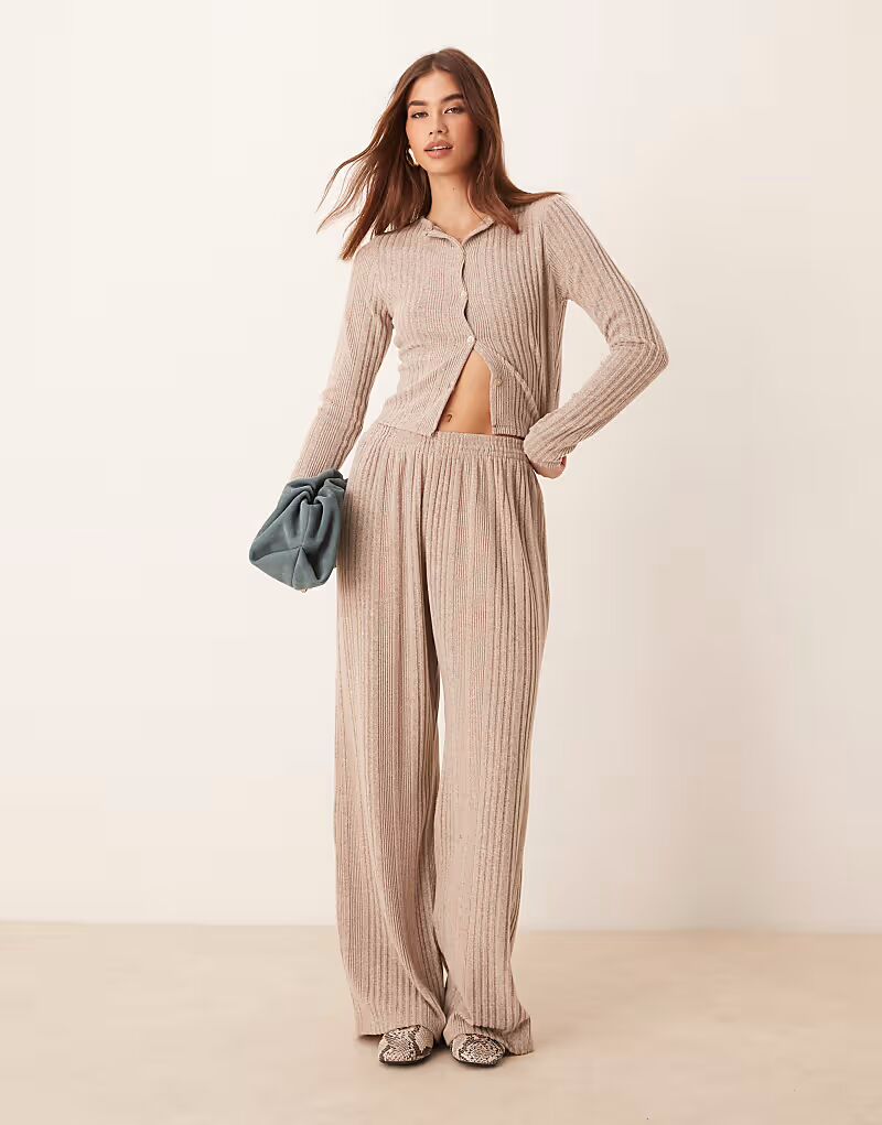 Мисс Селфридж - Кардиган в рубчик с начесом, бежевого цвета Miss Selfridge
Мисс Селфридж - Кардиган в рубчик с начесом, бежевого цвета Miss Selfridge