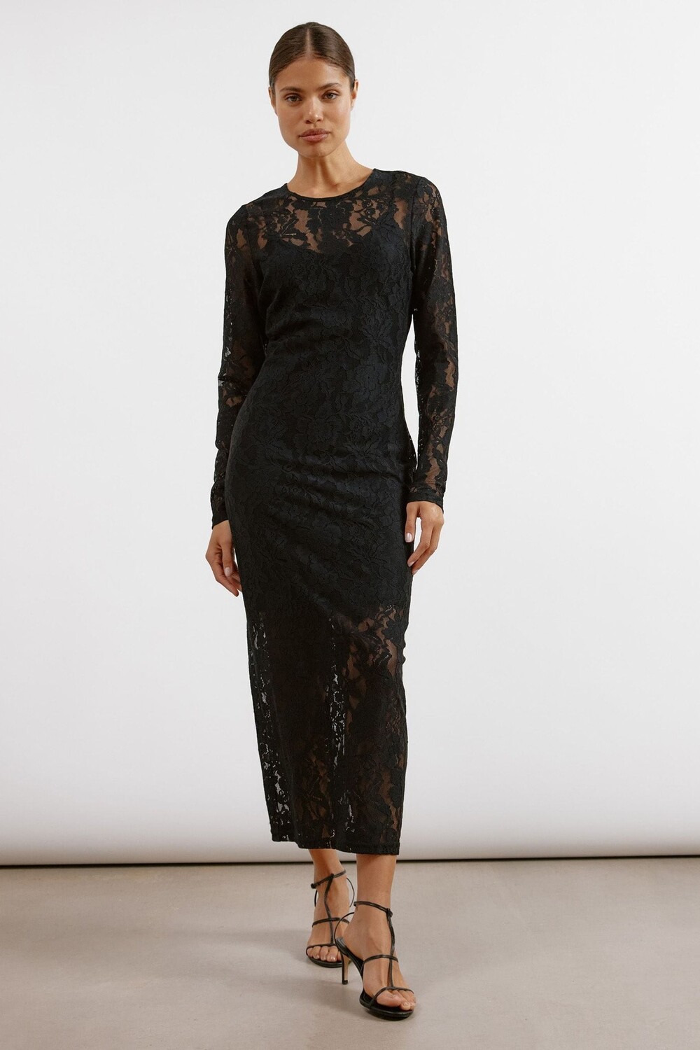 Кружевное макси платье Albaray, черный
Кружевное макси платье Albaray, черный
