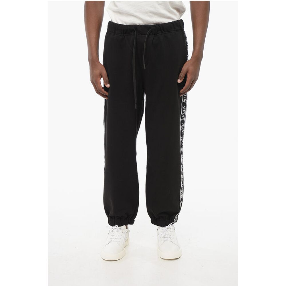 Джинсы COUTURE Хлопковые спортивные брюки с логотипами по бокам Versace, Black
Джинсы COUTURE Хлопковые спортивные брюки с логотипами по бокам Versace, Black