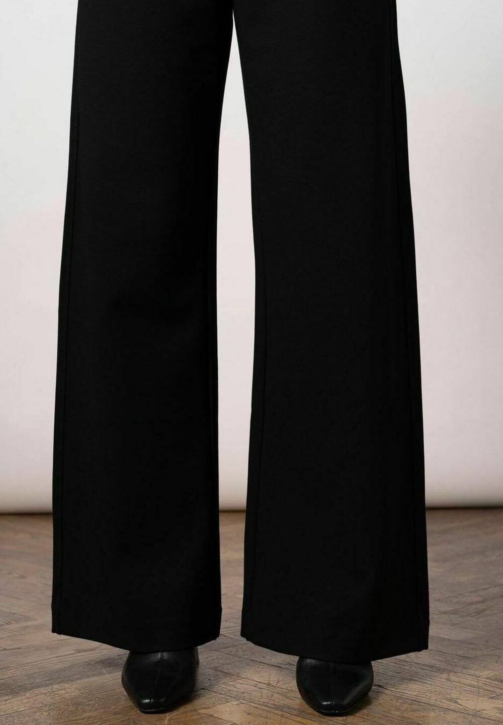 Брюки LEIA WIDE RESIDUS, черный 
Брюки LEIA WIDE RESIDUS, черный