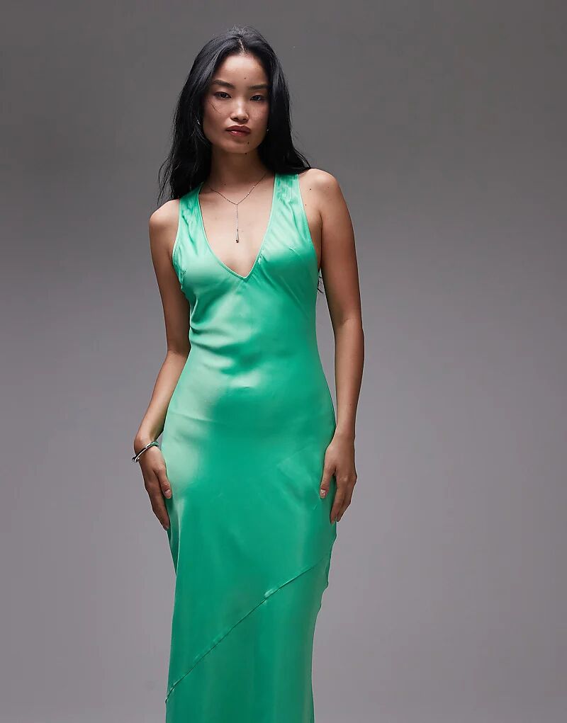 Коричневое атласное платье макси с глубоким декольте от Topshop
Коричневое атласное платье макси с глубоким декольте от Topshop