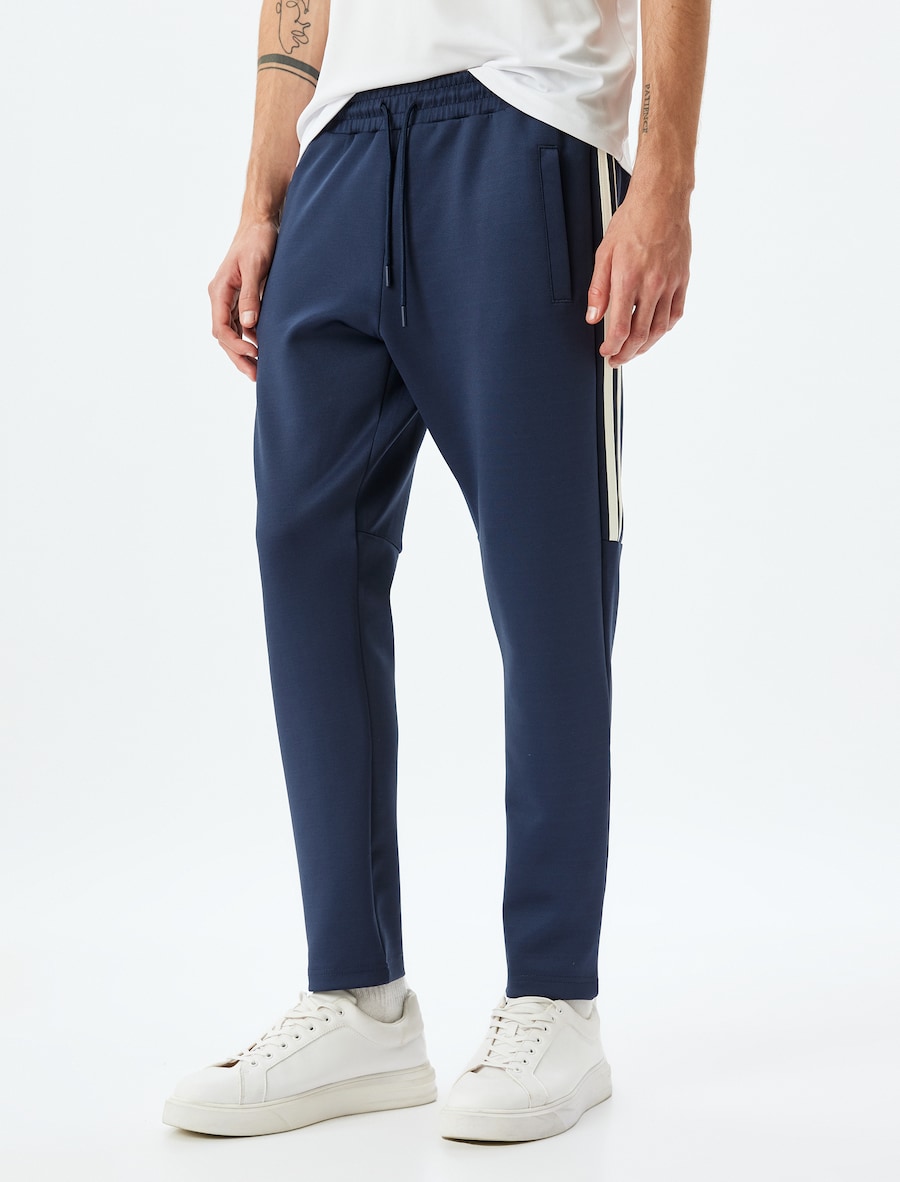 Зауженные брюки Koton, темно-синий
Зауженные брюки Koton, темно-синий