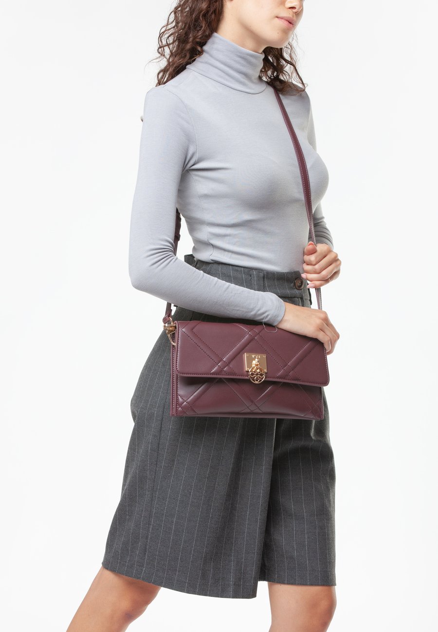 Сумка кросс-боди V73 Cross body bag, Bordeaux
Сумка кросс-боди V73 Cross body bag, Bordeaux