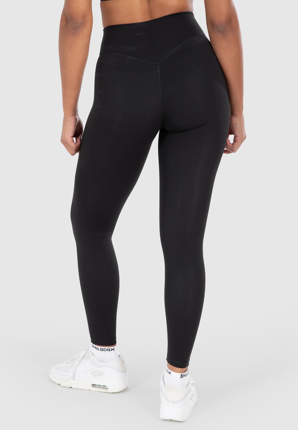 Леггинсы SELINA Smilodox, черный
Леггинсы SELINA Smilodox, черный