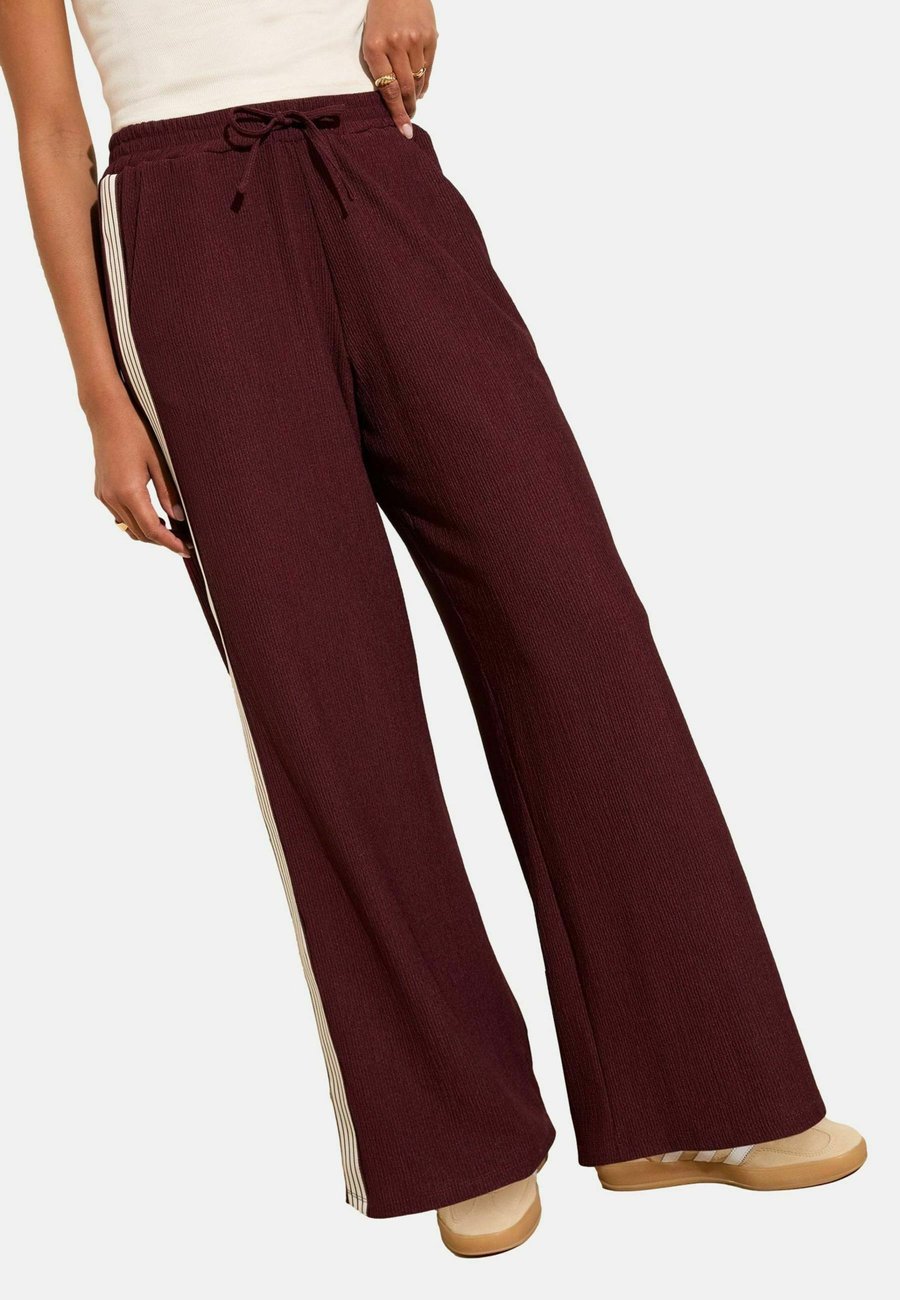 Брюки Friends Like These WIDE, Red/Burgandy/Red
Брюки Friends Like These WIDE, Red/Burgandy/Red