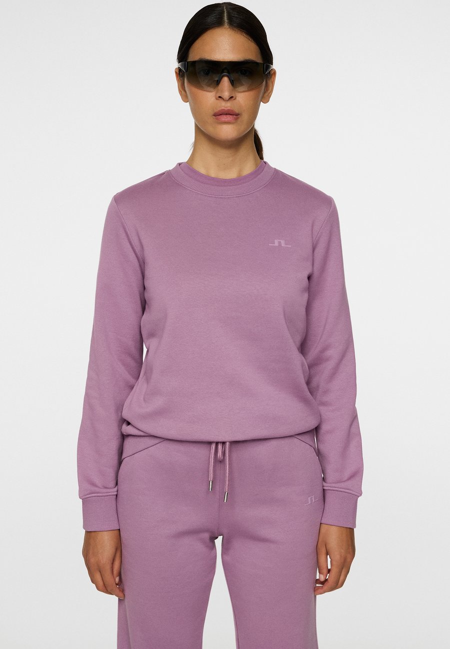 Толстовка J.LINDEBERG Sports ALPHA CREW NECK, Very Grape/Purple
Толстовка J.LINDEBERG Sports ALPHA CREW NECK, Very Grape/Purple
