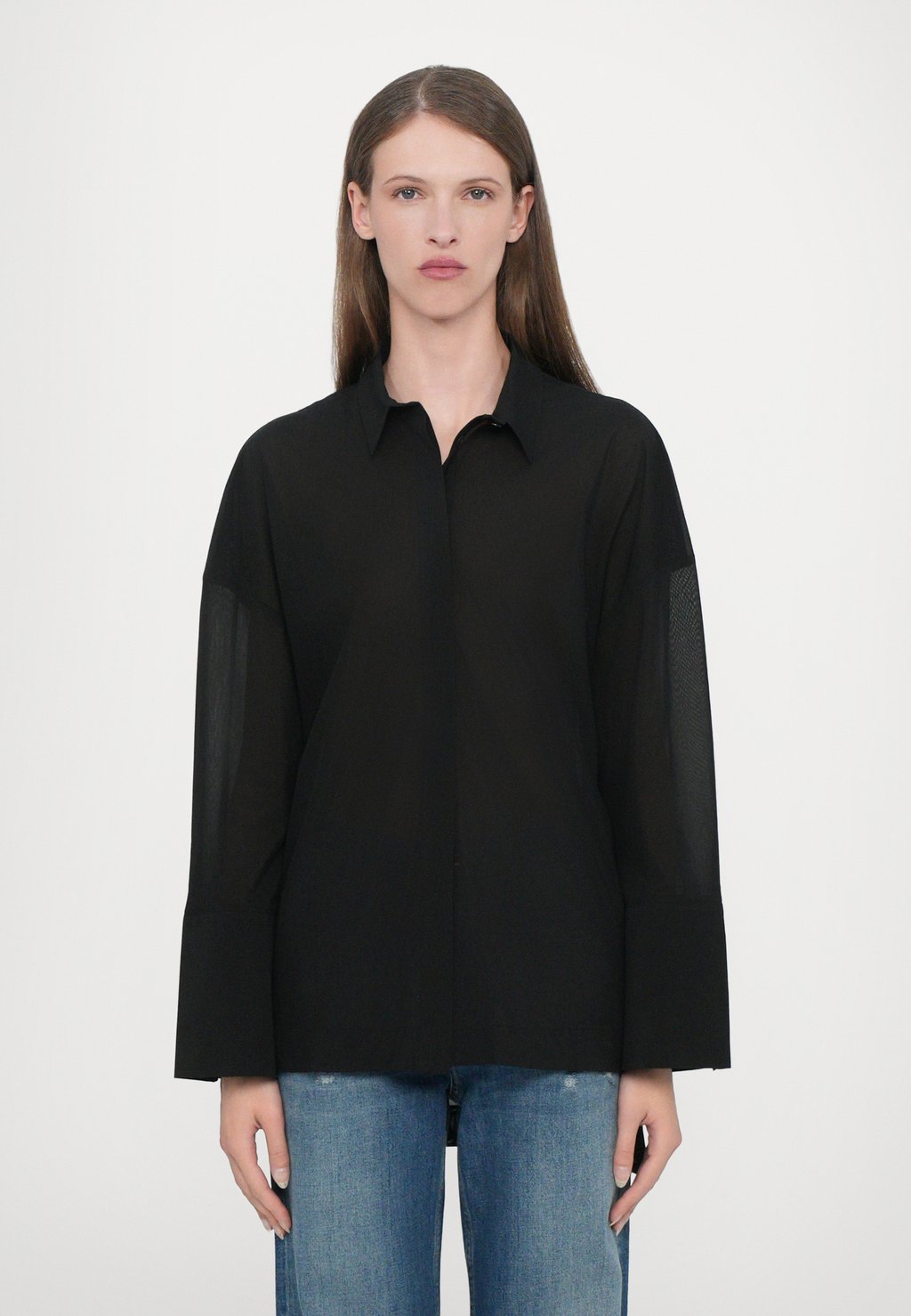 Блузка на пуговицах SEDAN MM, черный
Блузка на пуговицах SEDAN MM, черный