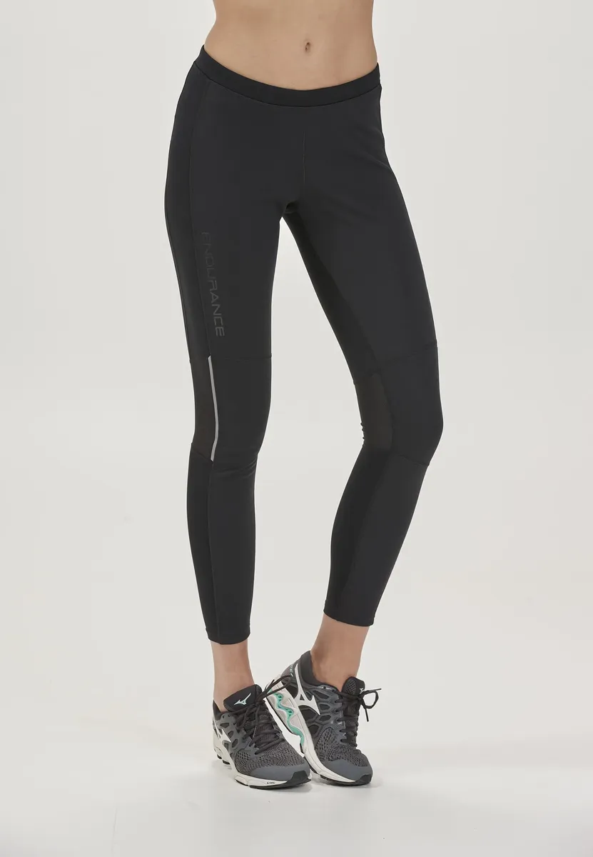 Леггинсы для бега ENDURANCE "MAHANA WINDBLOCKER", изготовлены из защитного ветрозащитного материала, черный
Леггинсы для бега ENDURANCE "MAHANA WINDBLOCKER", изготовлены из защитного ветрозащитного материала, черный