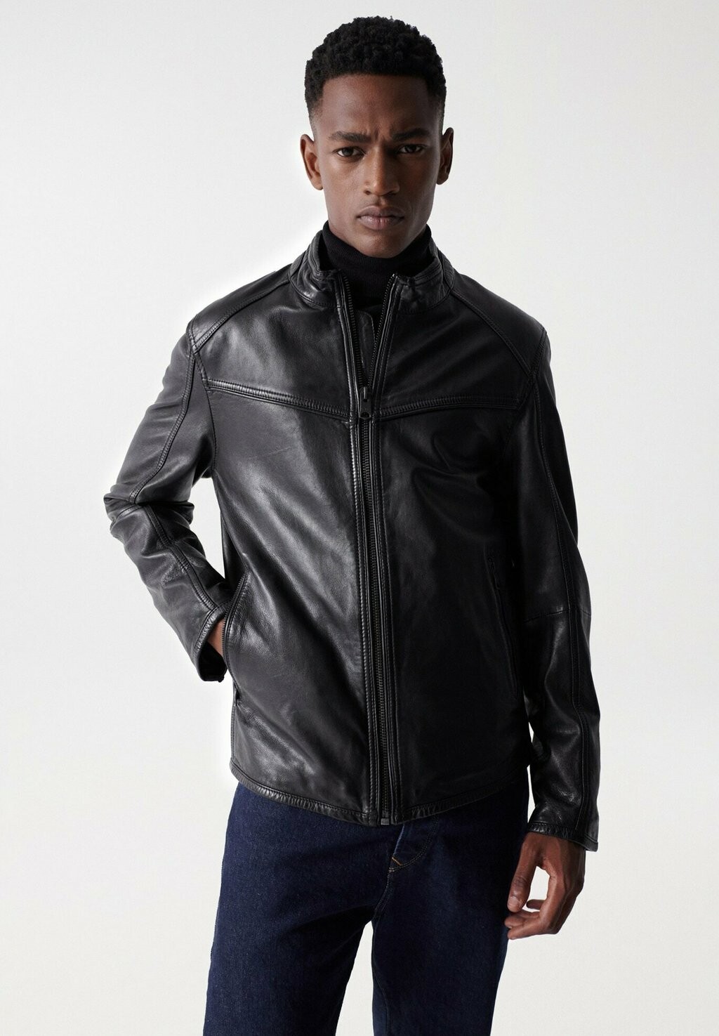 Кожаная куртка UNITED STATES REGULAR Salsa Jeans, черный
Кожаная куртка UNITED STATES REGULAR Salsa Jeans, черный