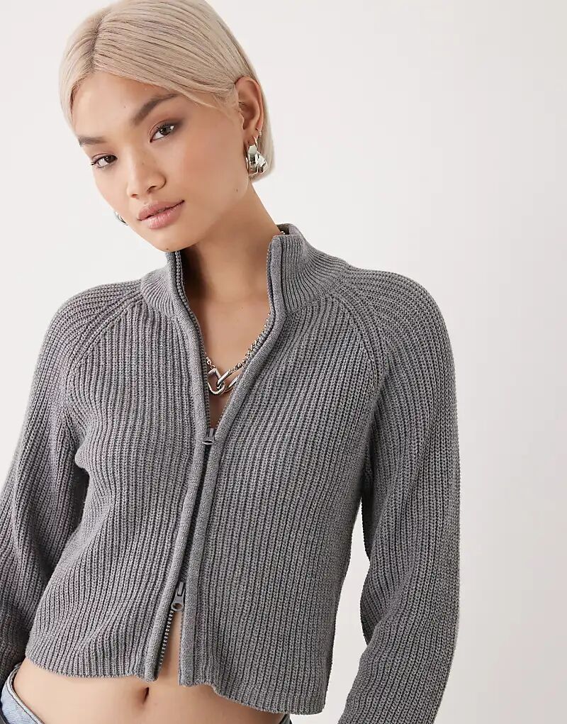 Кардиган Noisy May с высоким воротом и застежкой-молнией, средне-серый
Кардиган Noisy May с высоким воротом и застежкой-молнией, средне-серый
