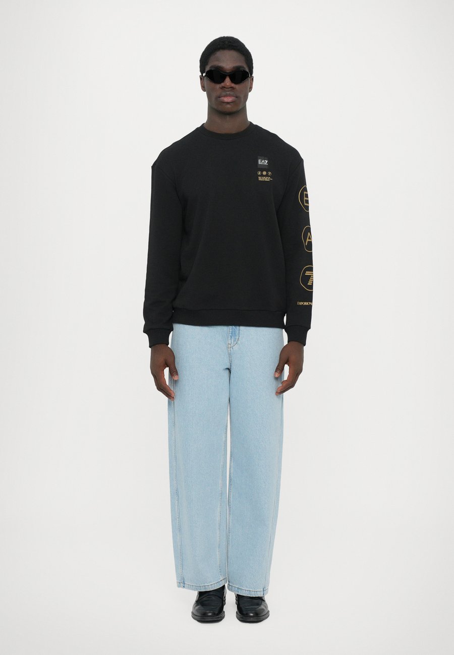 Толстовка EA7 Emporio Armani TRAIN LOGO UNISEX, Black/Gold Coloured /Black
Толстовка EA7 Emporio Armani TRAIN LOGO UNISEX, Black/Gold Coloured /Black