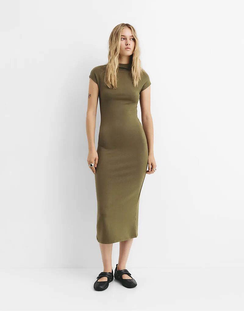 Платье миди Pull&Bear с высоким воротом цвета хаки
Платье миди Pull&Bear с высоким воротом цвета хаки