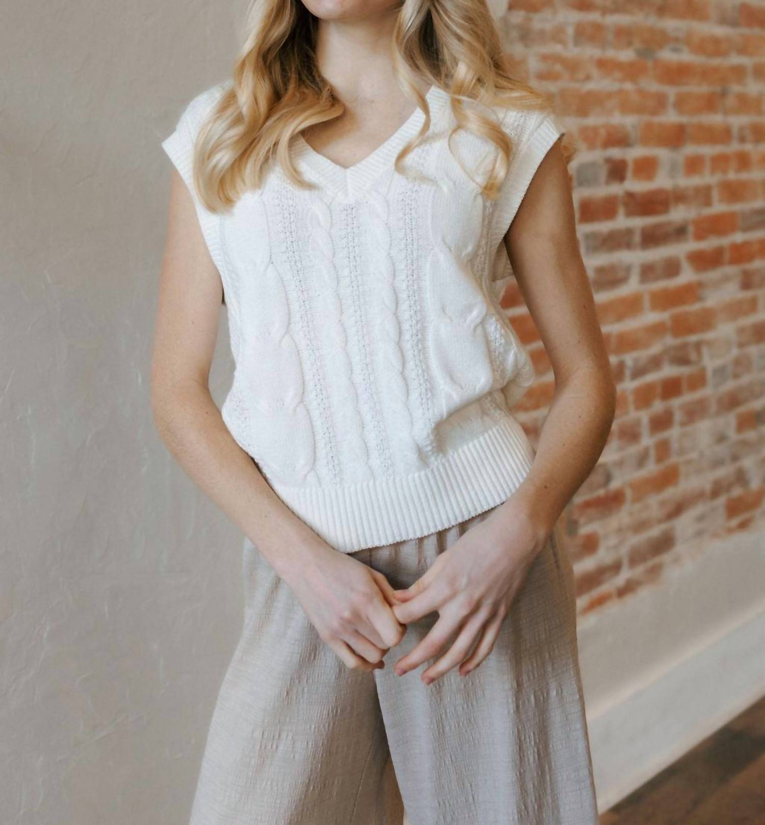 Харриет Свитер-жилет в молочном цвете Thread & Supply, Milk
Харриет Свитер-жилет в молочном цвете Thread & Supply, Milk