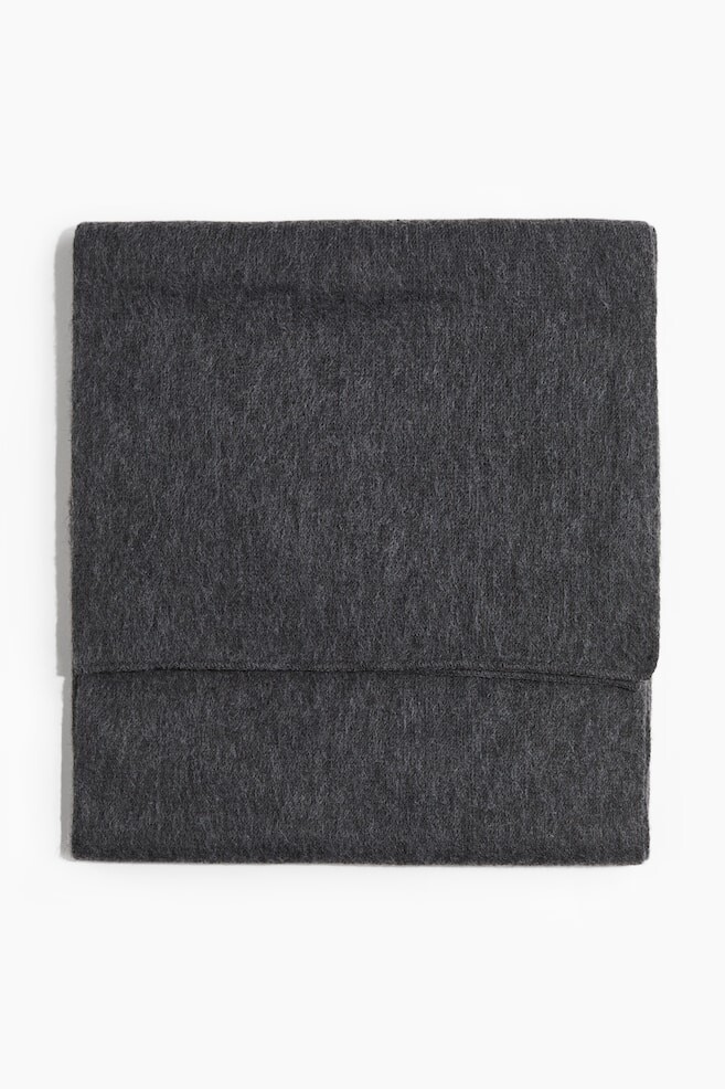 Шарф с начесом H&M, серый
Шарф с начесом H&M, серый