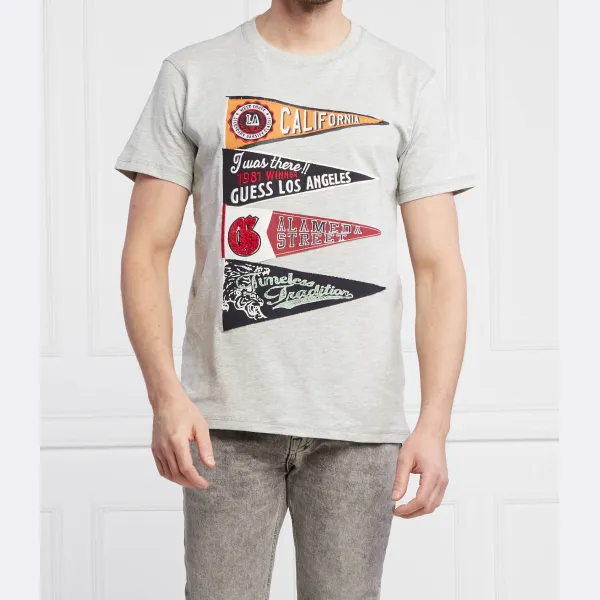 Футболка стандартного кроя с вымпелом Guess, серый
Футболка стандартного кроя с вымпелом Guess, серый