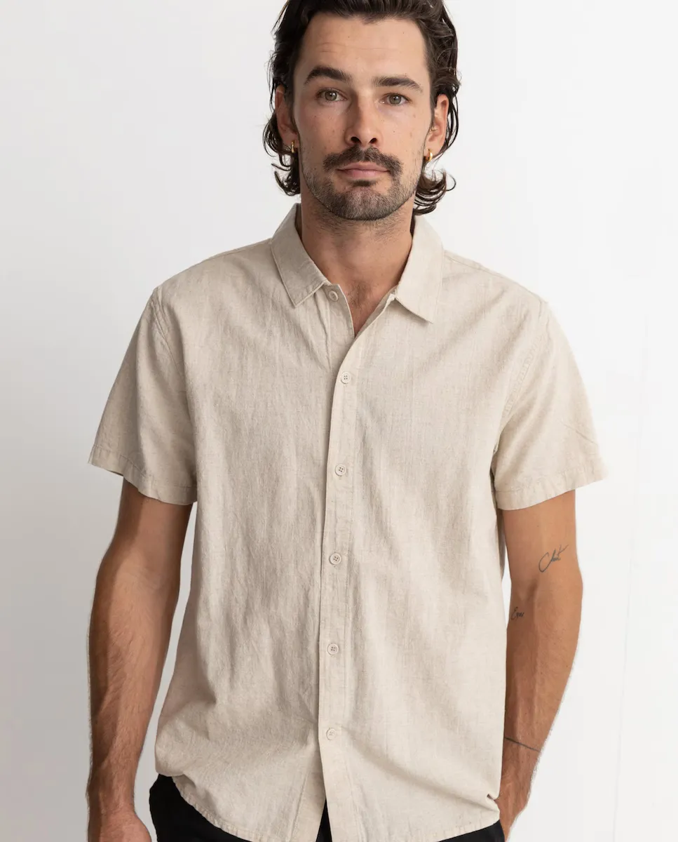 Мужская рубашка Classic Linen классического кроя с короткими рукавами, черного цвета Rhythm, бежевый
Мужская рубашка Classic Linen классического кроя с короткими рукавами, черного цвета Rhythm, бежевый