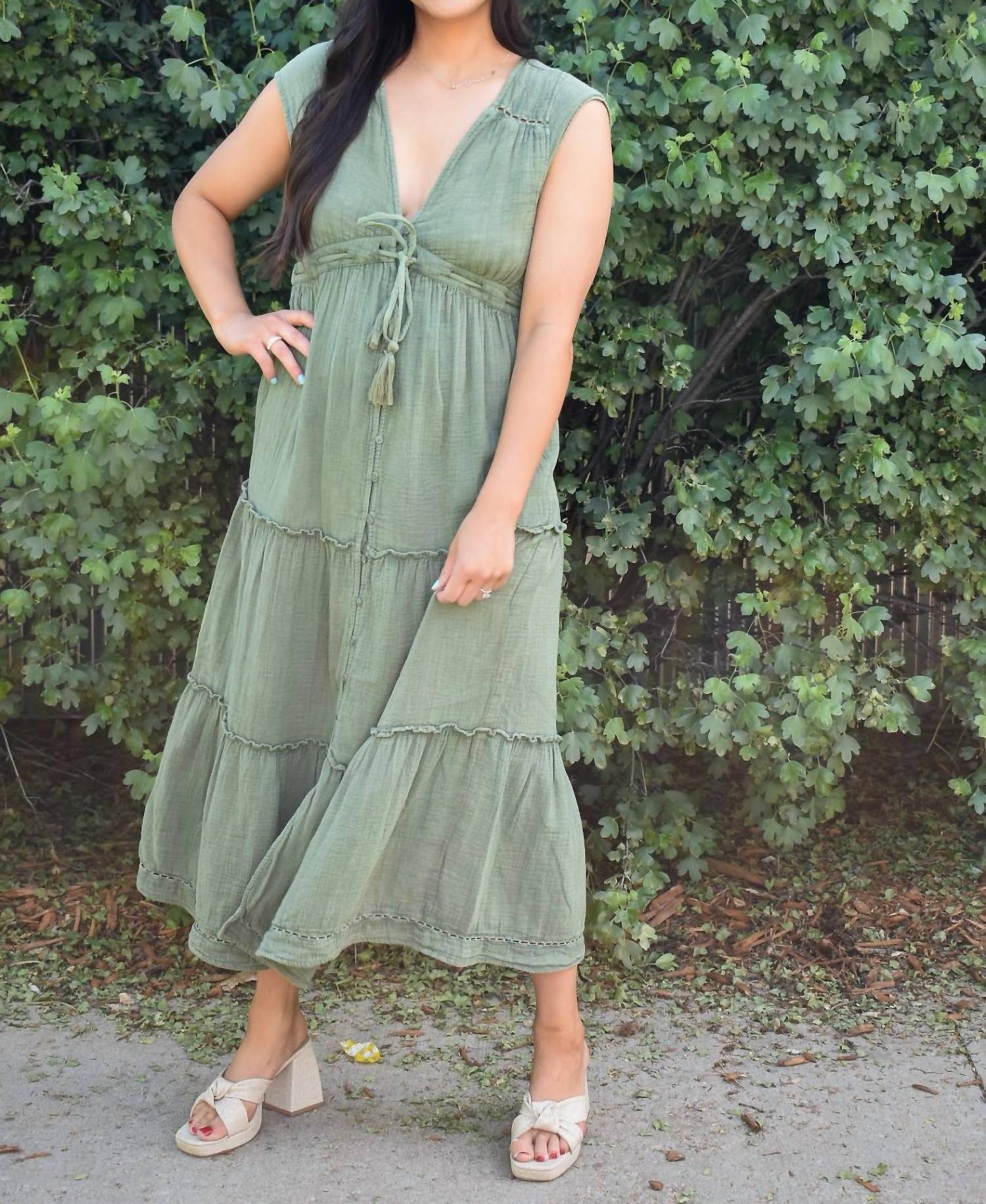 Платье Macbeth с ярусным вырезом в цвете мох RD Style, Moss
Платье Macbeth с ярусным вырезом в цвете мох RD Style, Moss