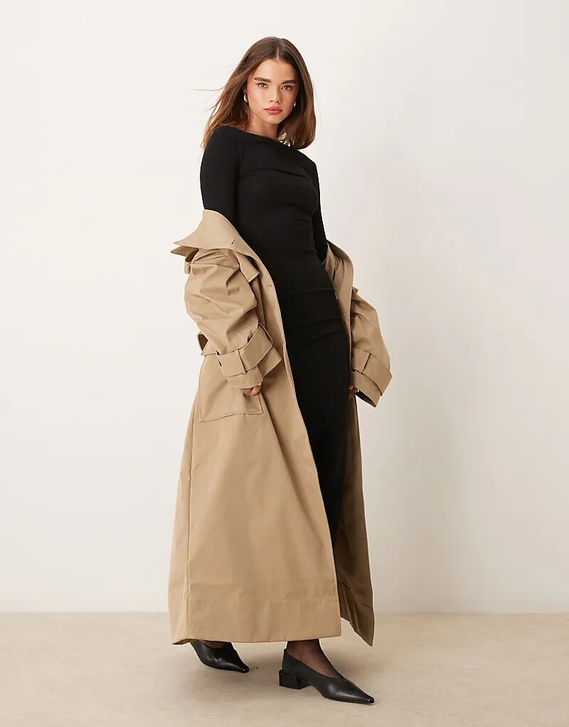 Макси-платье с длинными рукавами и вырезом-лодочкой черного цвета Miss Selfridge
Макси-платье с длинными рукавами и вырезом-лодочкой черного цвета Miss Selfridge