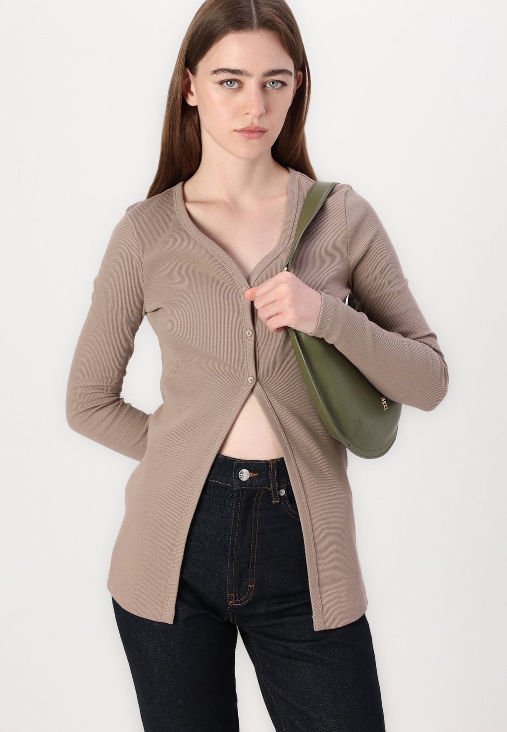 Кардиган LABEL CARDIGAN Calvin Klein Jeans, коричневый
Кардиган LABEL CARDIGAN Calvin Klein Jeans, коричневый