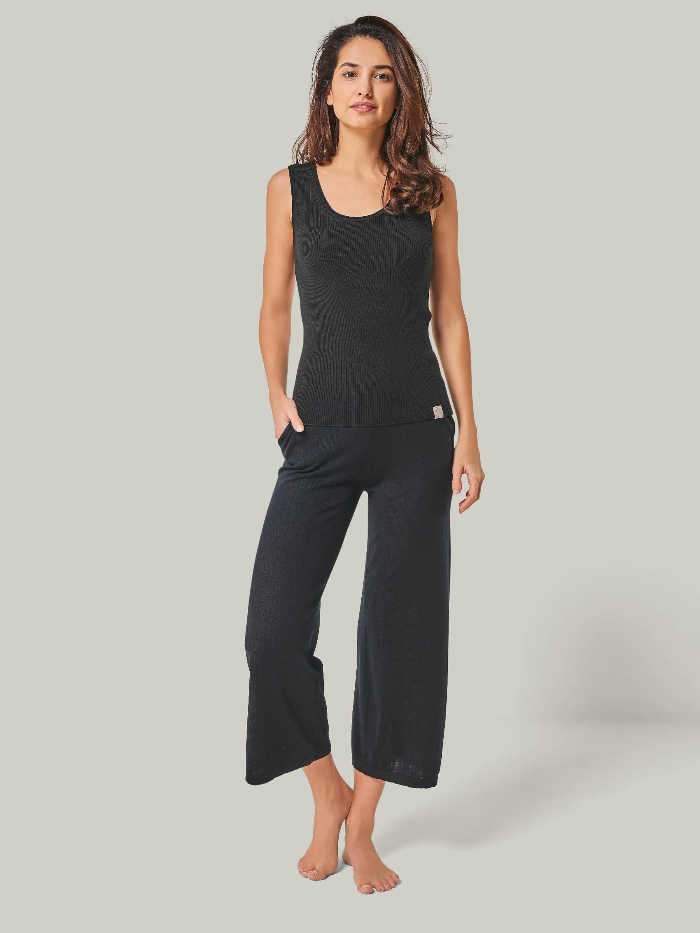 YOU LOOK PERFECT Домашняя одежда 'Blossom & Dana' в черном цвете
YOU LOOK PERFECT Домашняя одежда 'Blossom & Dana' в черном цвете