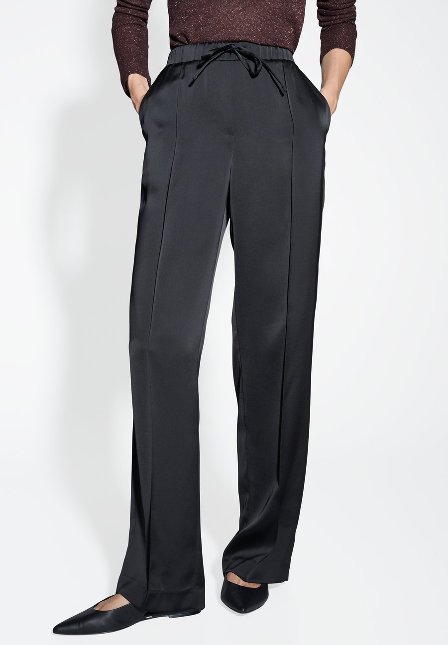 Брюки OPUS MID RISE WIDE STRAIGHT CUT, Black
Брюки OPUS MID RISE WIDE STRAIGHT CUT, Black
