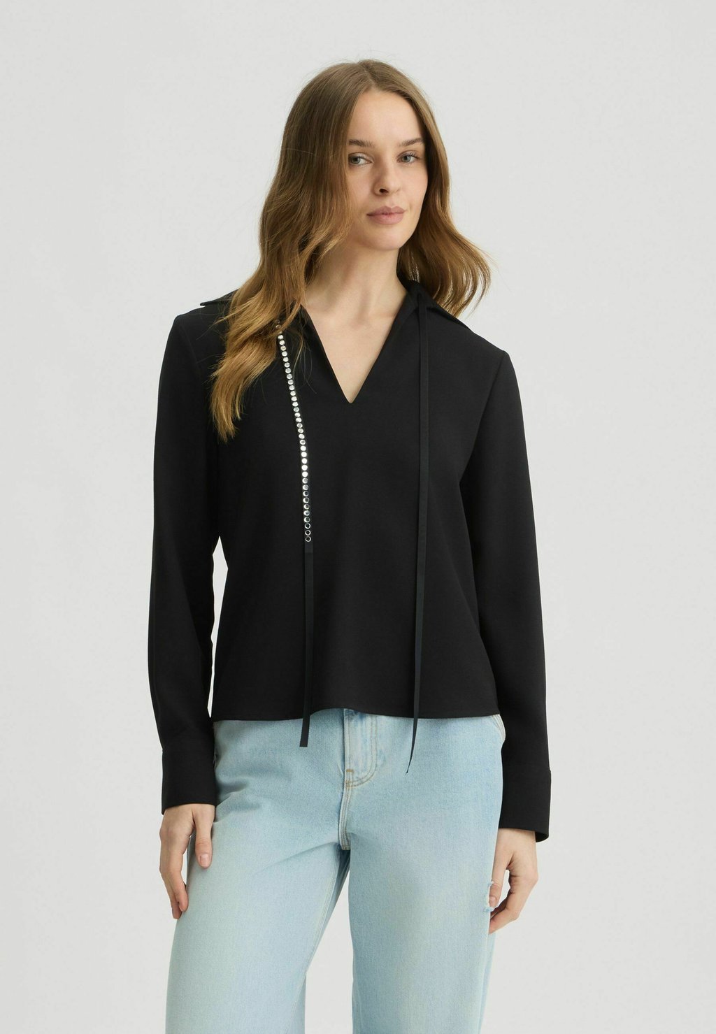 Блуза WITH GEMSTONES LIU JO, черный
Блуза WITH GEMSTONES LIU JO, черный