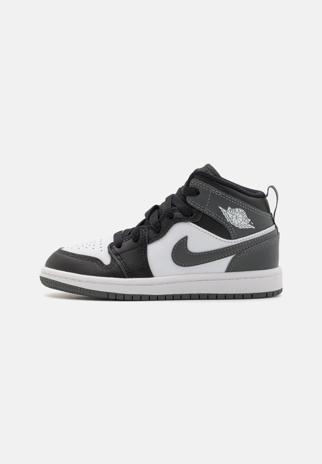 Баскетбольные кроссовки JORDAN 1 MID UNISEX Jordan, черный
Баскетбольные кроссовки JORDAN 1 MID UNISEX Jordan, черный