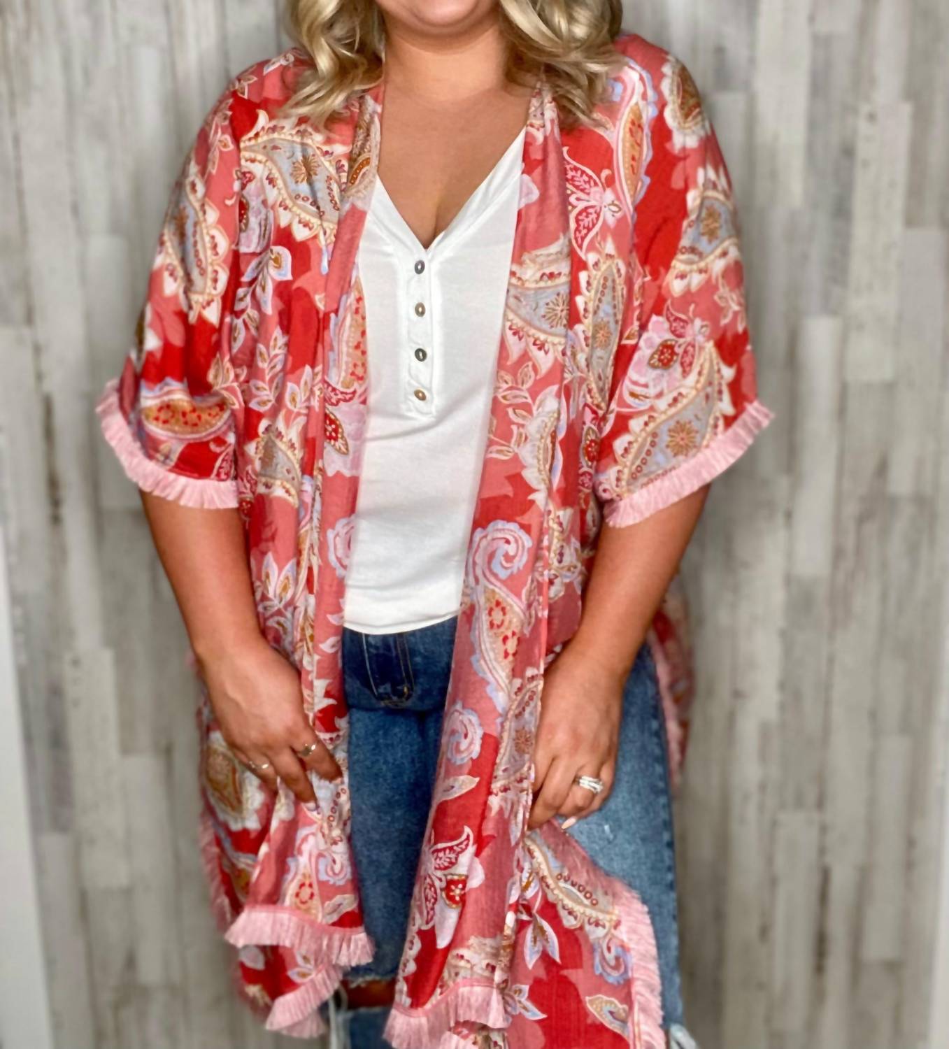 Красный кимоно Misty Fringe с бахромой KORI
Красный кимоно Misty Fringe с бахромой KORI